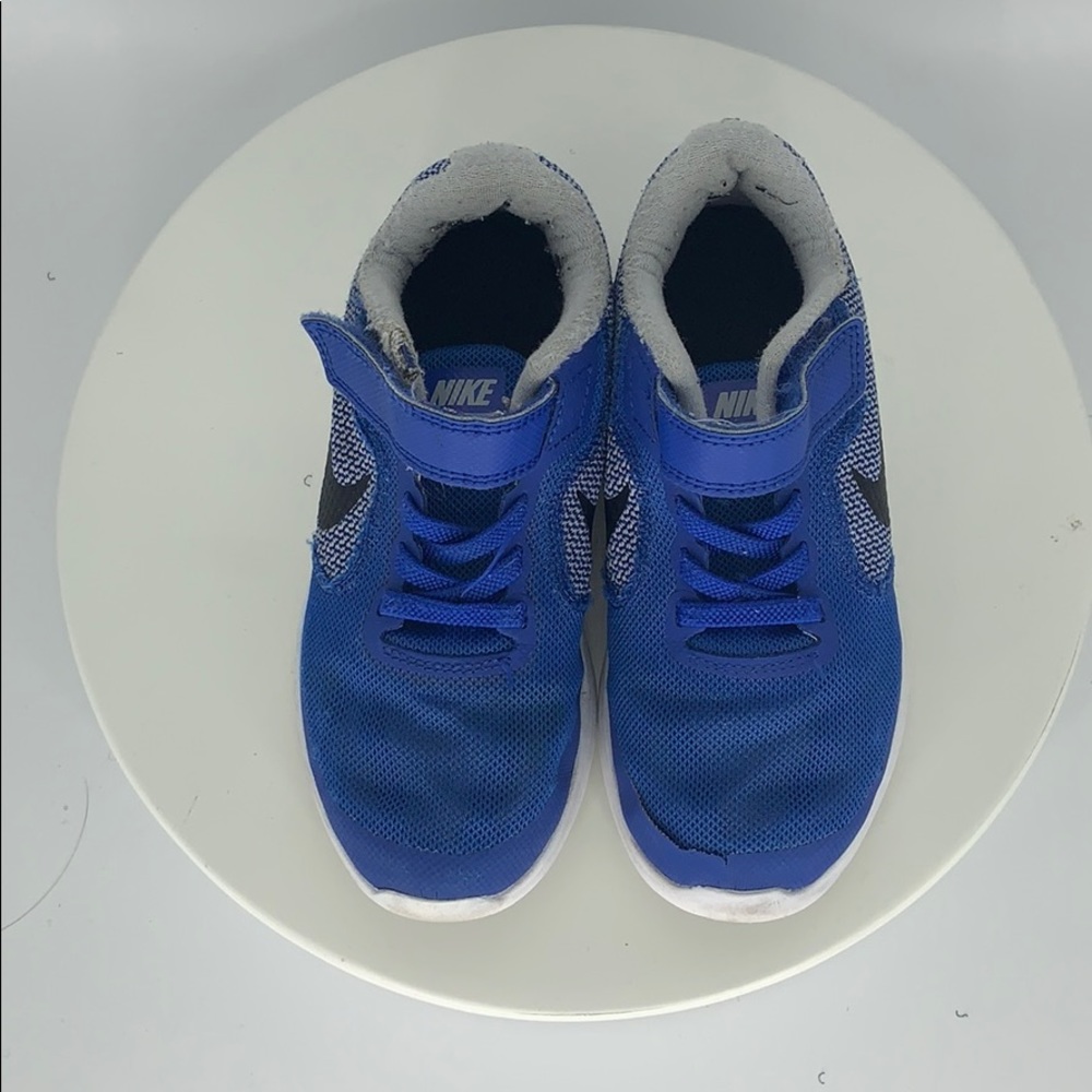 Blue Nike tennis shoes